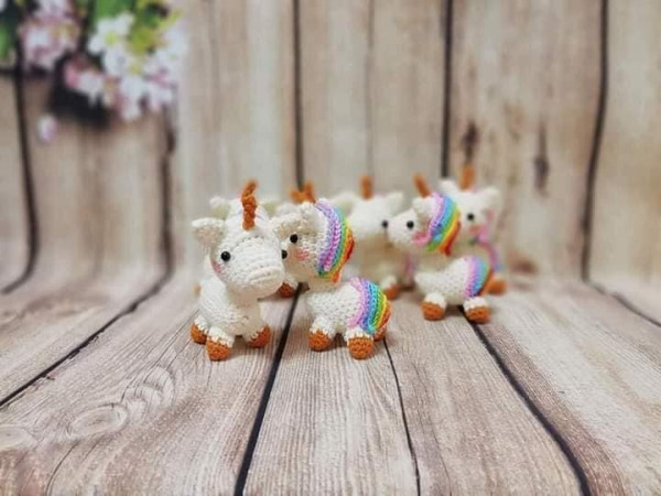 móc khóa tiểu mã bằng len